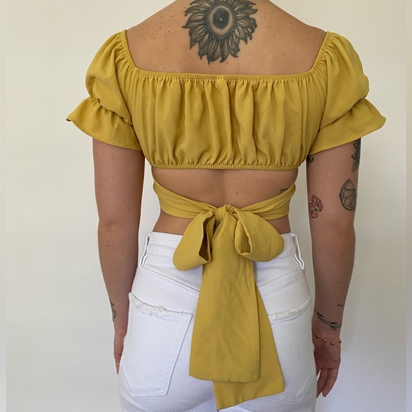 Yellow ruffle crop top - Picture 2 of 3